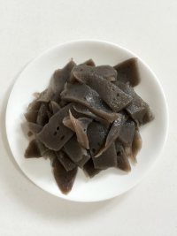 剁椒炒魔芋的做法步驟2