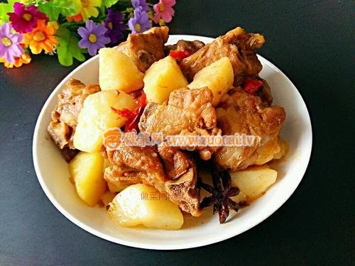 排骨燉土豆的做法