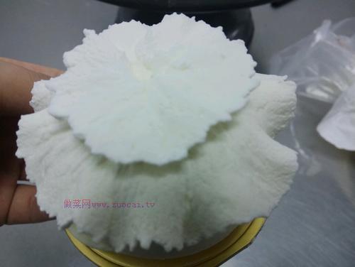 樹(shù)莓白朱古力慕斯的做法