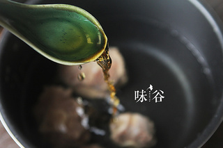 秋冬進補（白蘿卜牛尾湯）的做法步驟：3