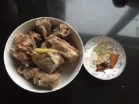 玉米土豆燜排骨的做法步驟1