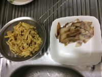 筍干燜鹵豬頭皮的做法步驟1