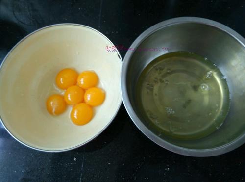 電飯煲版可可戚風(fēng)蛋糕的做法