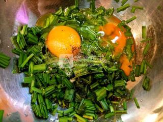 【從零學(xué)燒菜第一課】韭菜雞蛋餅的做法步驟：3