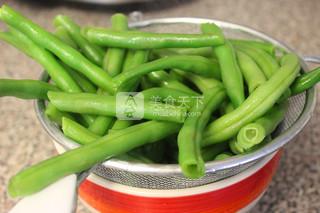 干煸四季豆的做法步驟：3