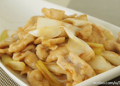 東北蔥爆里脊的做法，家庭怎么做大蔥炒肉片鮮嫩好吃