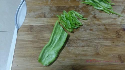 尖椒肉絲鹵手搟面的做法