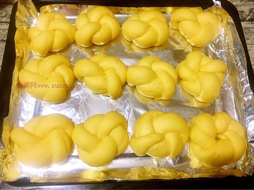 中種南瓜花環(huán)面包的做法