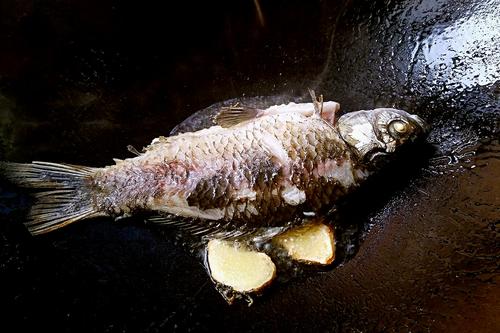 白蘿卜絲煮魚的做法