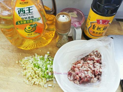 卞蘿卜大餡蒸餃的做法