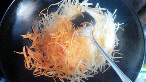 胡蘿卜土豆絲的做法