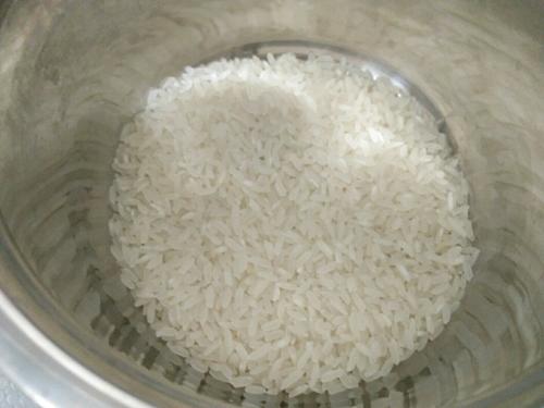 臘肉蒸糯米飯的做法