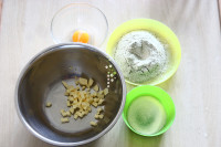 圣誕風(fēng)抹茶椰蓉蘋果派的做法步驟1