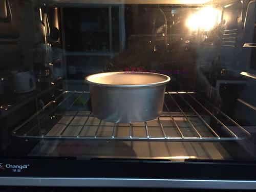 六寸戚風(fēng)蛋糕的做法