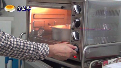 中空戚風(fēng)蛋糕8寸的做法