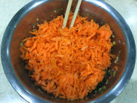 炸胡蘿卜豬肉丸的做法步驟7