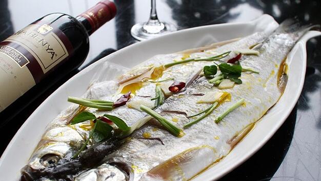 魚肉軟嫩的清蒸白魚怎么做？