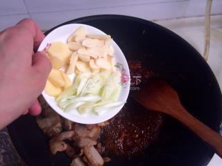 泡椒筍干回鍋肉的做法步驟：22