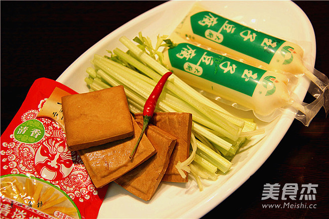 素心居靜香噴噴香干芹菜榨菜絲的做法