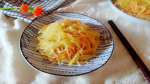 胡蘿卜土豆絲的做法