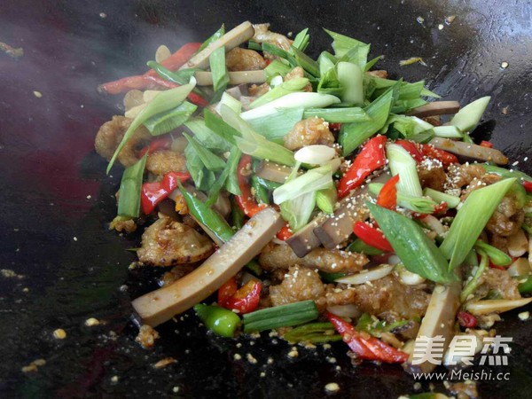 青椒油渣雞蛋干的做法