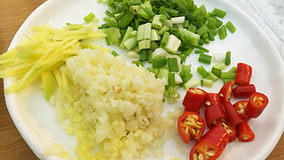 入口清甜、鮮嫩多汁--絲瓜釀肉的做法步驟：2