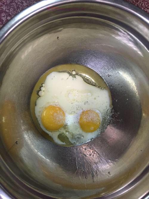 六寸戚風(fēng)蛋糕的做法