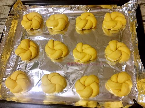 中種南瓜花環(huán)面包的做法