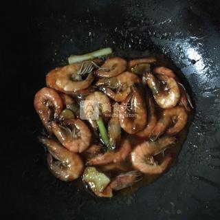 油燜蝦的做法步驟:8