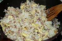 金槍魚(yú)營(yíng)養(yǎng)炒飯的做法步驟8