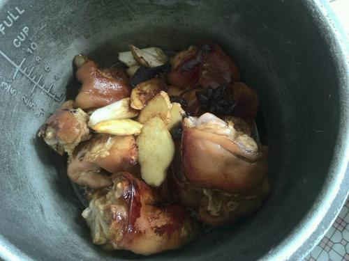 電壓力鍋紅燒豬蹄的做法