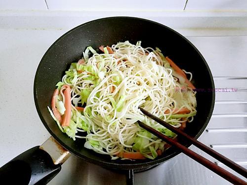 秘制醬汁炒面的做法