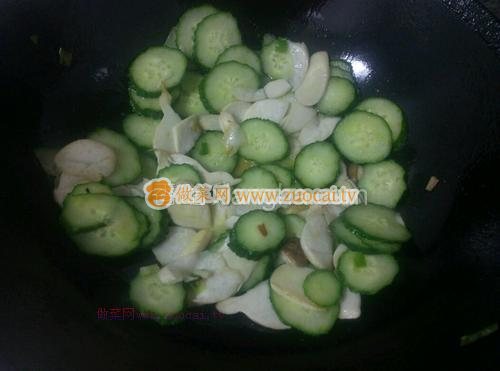 火腿腸炒黃瓜的做法