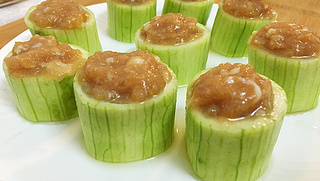 入口清甜、鮮嫩多汁--絲瓜釀肉的做法步驟：4