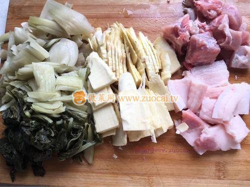 冬筍腌菜火鍋的做法