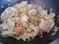 醬香卷心菜炒年糕的做法步驟7