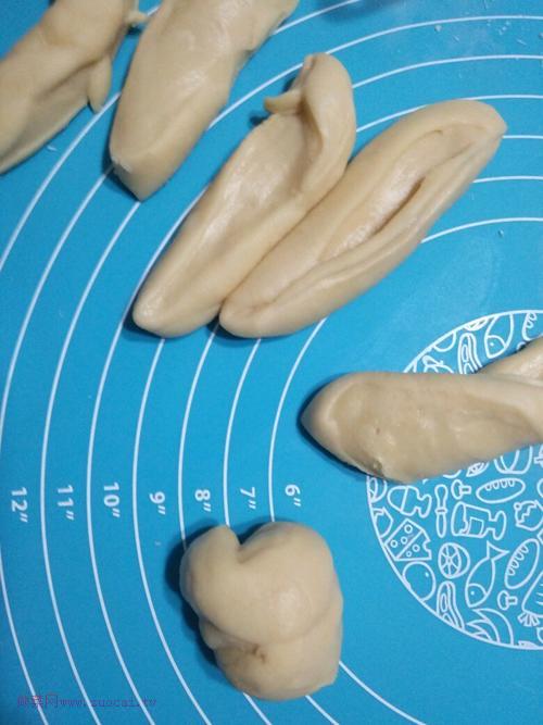 一次發(fā)酵的中種愛心小餐包的做法