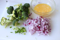 金槍魚(yú)營(yíng)養(yǎng)炒飯的做法步驟2