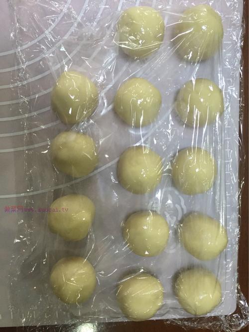 蛋黃酥（黃油版）的做法