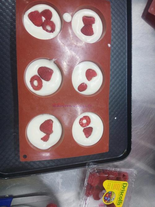 樹(shù)莓白朱古力慕斯的做法