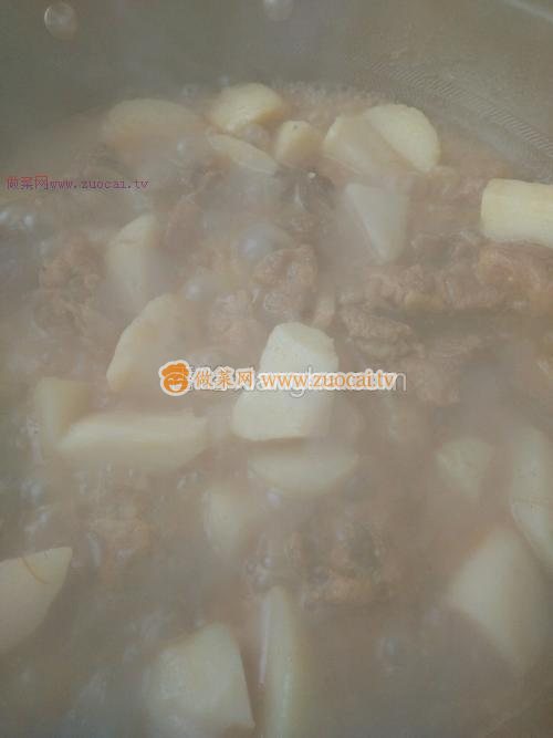 排骨燉土豆的做法