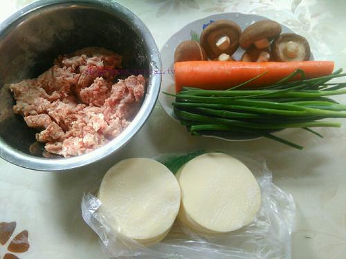 香菇胡蘿卜豬肉餃子的做法