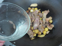 板栗燉鴨肉的做法步驟10