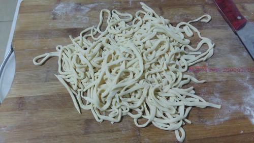 尖椒肉絲鹵手搟面的做法