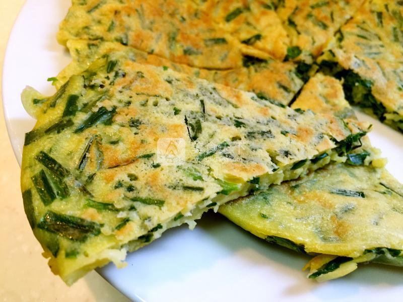 【從零學(xué)燒菜第一課】韭菜雞蛋餅的做法