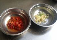 魚(yú)香白菜卷的做法步驟2