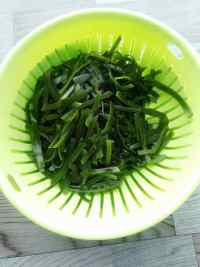 海帶絲炒肉的做法步驟3