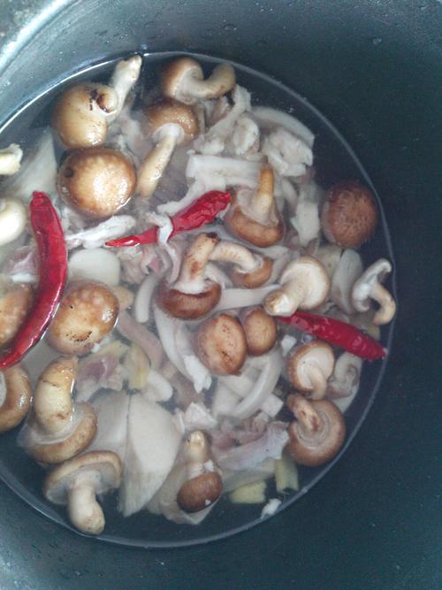 山藥香菇燉驢肉（簡(jiǎn)單版）的做法