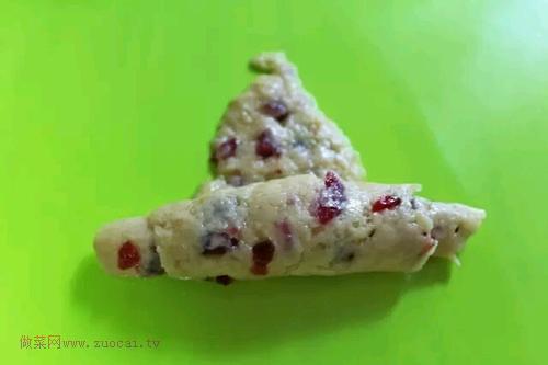 來(lái)一口糯香的蔓越莓牛角包香到整個(gè)人都融化了的做法