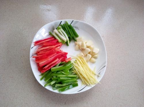 干鍋魚頭的做法